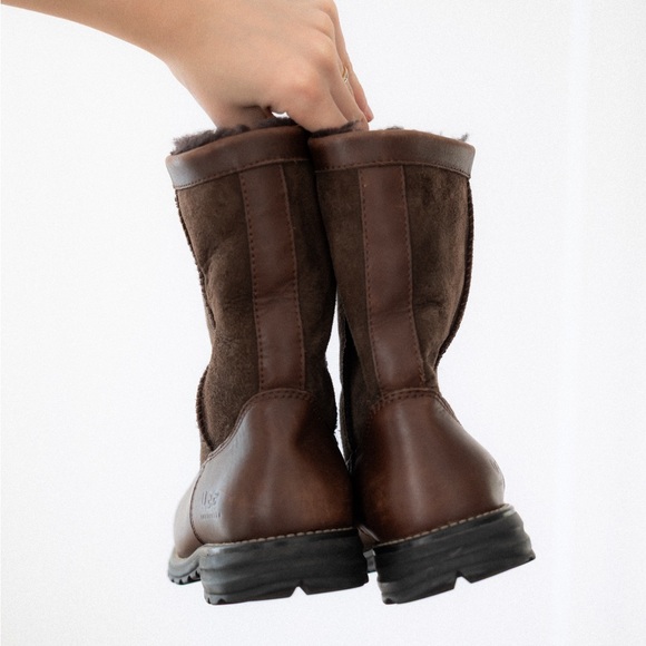 Vintage UGG Australia Women’s Dark Brown Suede and Leather & Sheepskin Boots - Picture 3 of 7